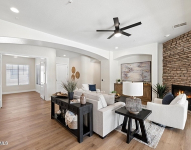 16195 W Glenrosa Avenue - Photo Thumbnail 3