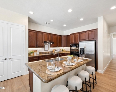 16195 W Glenrosa Avenue - Photo Thumbnail 7