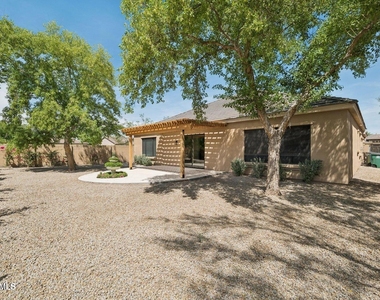 16195 W Glenrosa Avenue - Photo Thumbnail 30