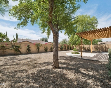 16195 W Glenrosa Avenue - Photo Thumbnail 32