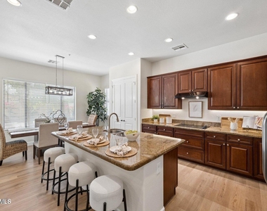 16195 W Glenrosa Avenue - Photo Thumbnail 8