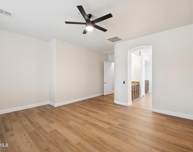 16195 W Glenrosa Avenue - Photo Thumbnail 13