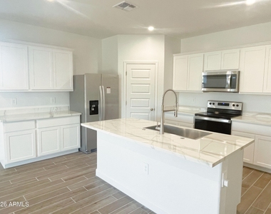 2760 W Stradling Avenue - Photo Thumbnail 6