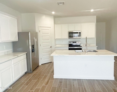 2760 W Stradling Avenue - Photo Thumbnail 5