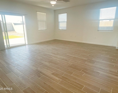 2760 W Stradling Avenue - Photo Thumbnail 8