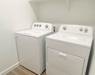 2760 W Stradling Avenue - Photo Thumbnail 32