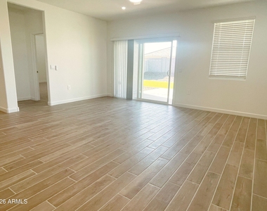 2760 W Stradling Avenue - Photo Thumbnail 9