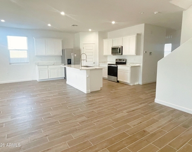 2760 W Stradling Avenue - Photo Thumbnail 3