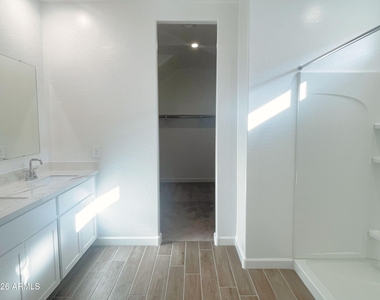 2760 W Stradling Avenue - Photo Thumbnail 15