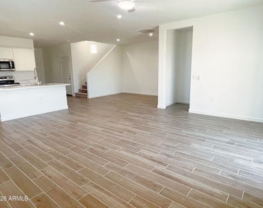 2760 W Stradling Avenue - Photo Thumbnail 2