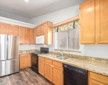 1924 E Sharon Drive - Photo Thumbnail 14