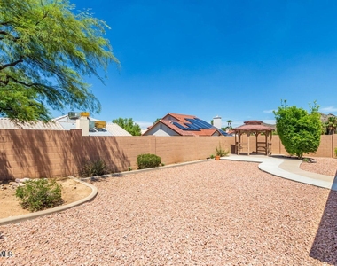 1924 E Sharon Drive - Photo Thumbnail 36