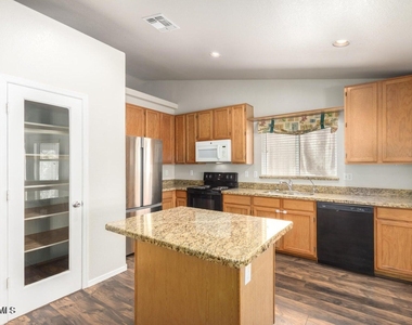 1924 E Sharon Drive - Photo Thumbnail 16