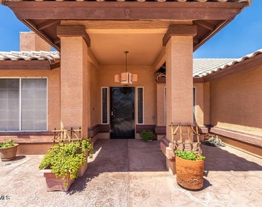 1924 E Sharon Drive - Photo Thumbnail 3