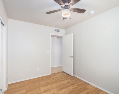 1924 E Sharon Drive - Photo Thumbnail 24