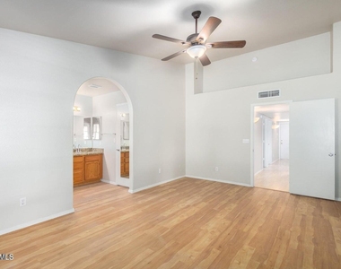 1924 E Sharon Drive - Photo Thumbnail 18