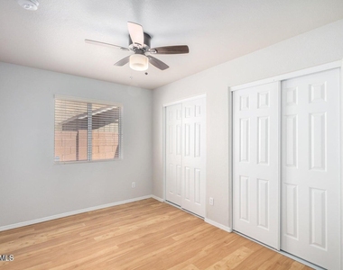 1924 E Sharon Drive - Photo Thumbnail 23