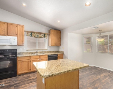 1924 E Sharon Drive - Photo Thumbnail 15