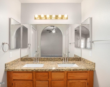 1924 E Sharon Drive - Photo Thumbnail 20