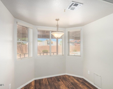 1924 E Sharon Drive - Photo Thumbnail 11