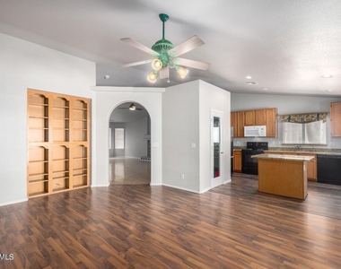 1924 E Sharon Drive - Photo Thumbnail 10