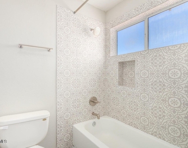 1924 E Sharon Drive - Photo Thumbnail 21