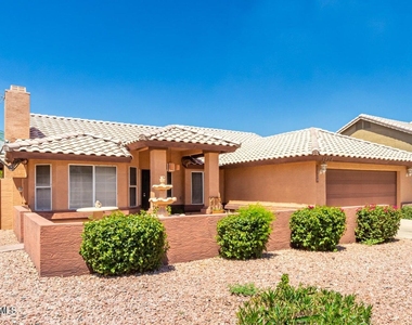 1924 E Sharon Drive - Photo Thumbnail 2