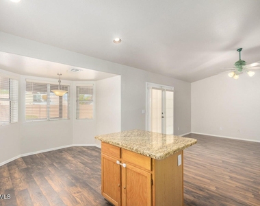 1924 E Sharon Drive - Photo Thumbnail 12