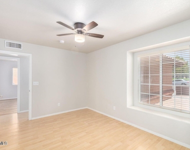 1924 E Sharon Drive - Photo Thumbnail 28