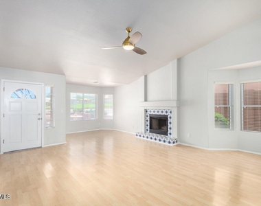 1924 E Sharon Drive - Photo Thumbnail 4
