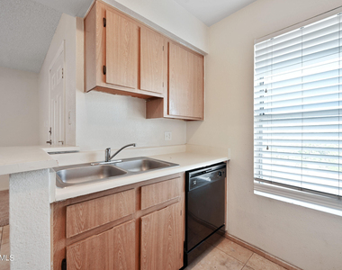 4410 N Longview Avenue - Photo Thumbnail 4