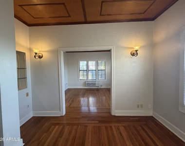 902 E Palm Lane - Photo Thumbnail 10