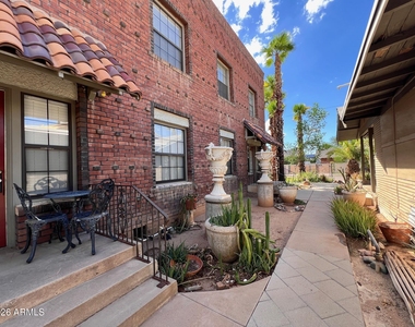 902 E Palm Lane - Photo Thumbnail 13