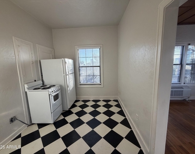 902 E Palm Lane - Photo Thumbnail 1