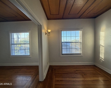 902 E Palm Lane - Photo Thumbnail 11