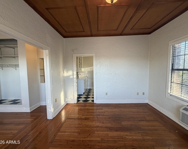 902 E Palm Lane - Photo Thumbnail 7