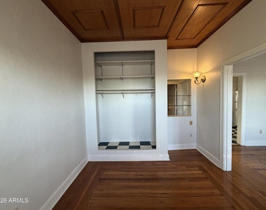902 E Palm Lane - Photo Thumbnail 9