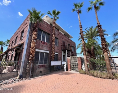 902 E Palm Lane - Photo Thumbnail 17