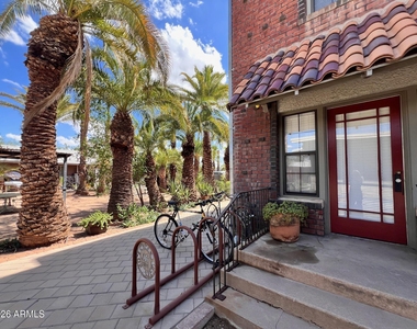 902 E Palm Lane - Photo Thumbnail 14