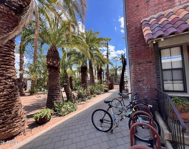 902 E Palm Lane - Photo Thumbnail 16