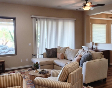 20493 N 264th Avenue - Photo Thumbnail 2