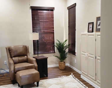20493 N 264th Avenue - Photo Thumbnail 4