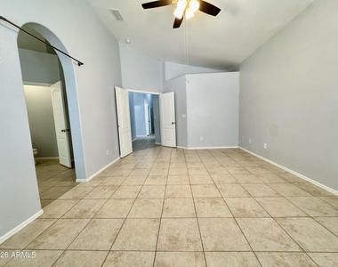 16401 N 39th Place - Photo Thumbnail 8
