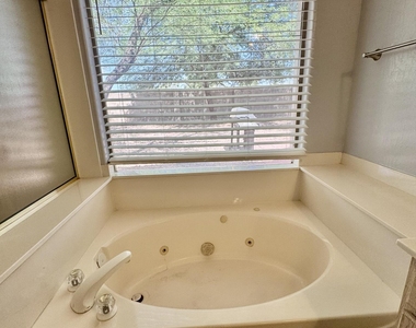 16401 N 39th Place - Photo Thumbnail 10