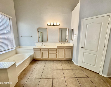 16401 N 39th Place - Photo Thumbnail 9
