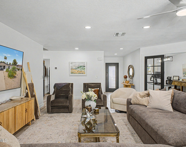 5140 E Poinsettia Drive - Photo Thumbnail 2