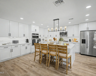 5140 E Poinsettia Drive - Photo Thumbnail 6