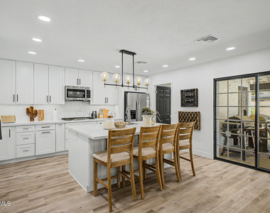 5140 E Poinsettia Drive - Photo Thumbnail 7