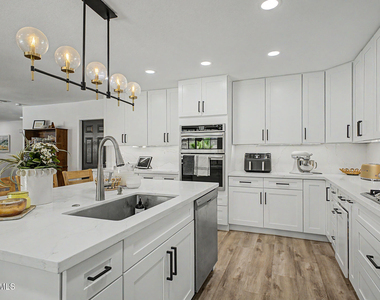 5140 E Poinsettia Drive - Photo Thumbnail 8