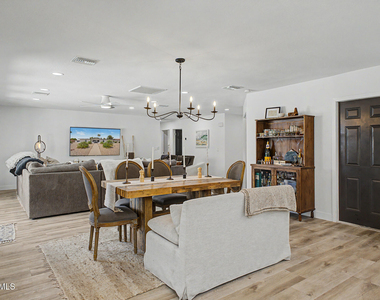 5140 E Poinsettia Drive - Photo Thumbnail 5